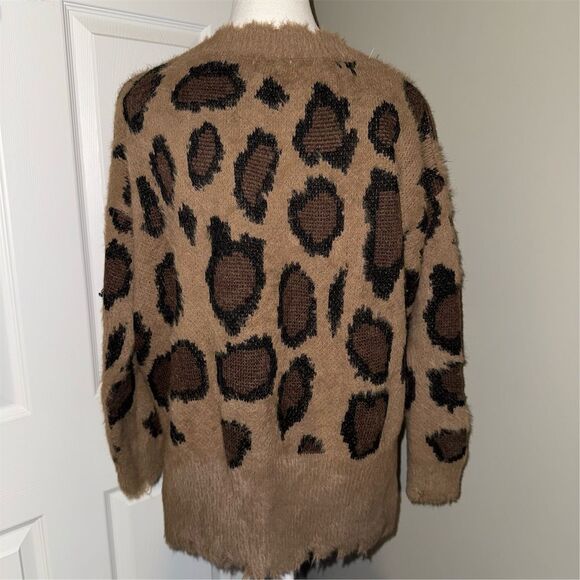 Umgee Women's V-Neck Fuzzy Leopard Animal Print Sweater Brown Size S Oversized - Picture 4 of 10